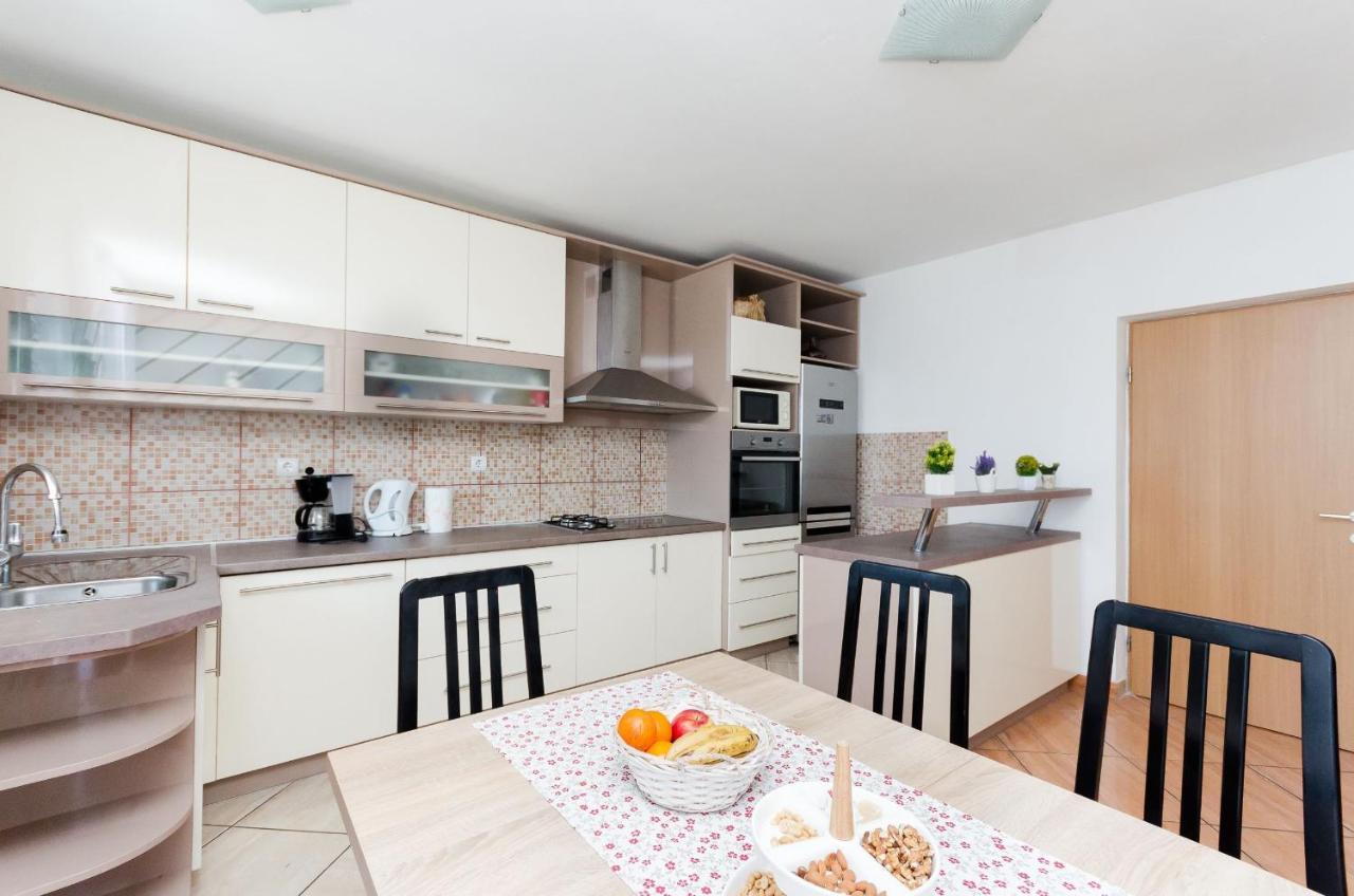 Apartments Albina ロパール エクステリア 写真